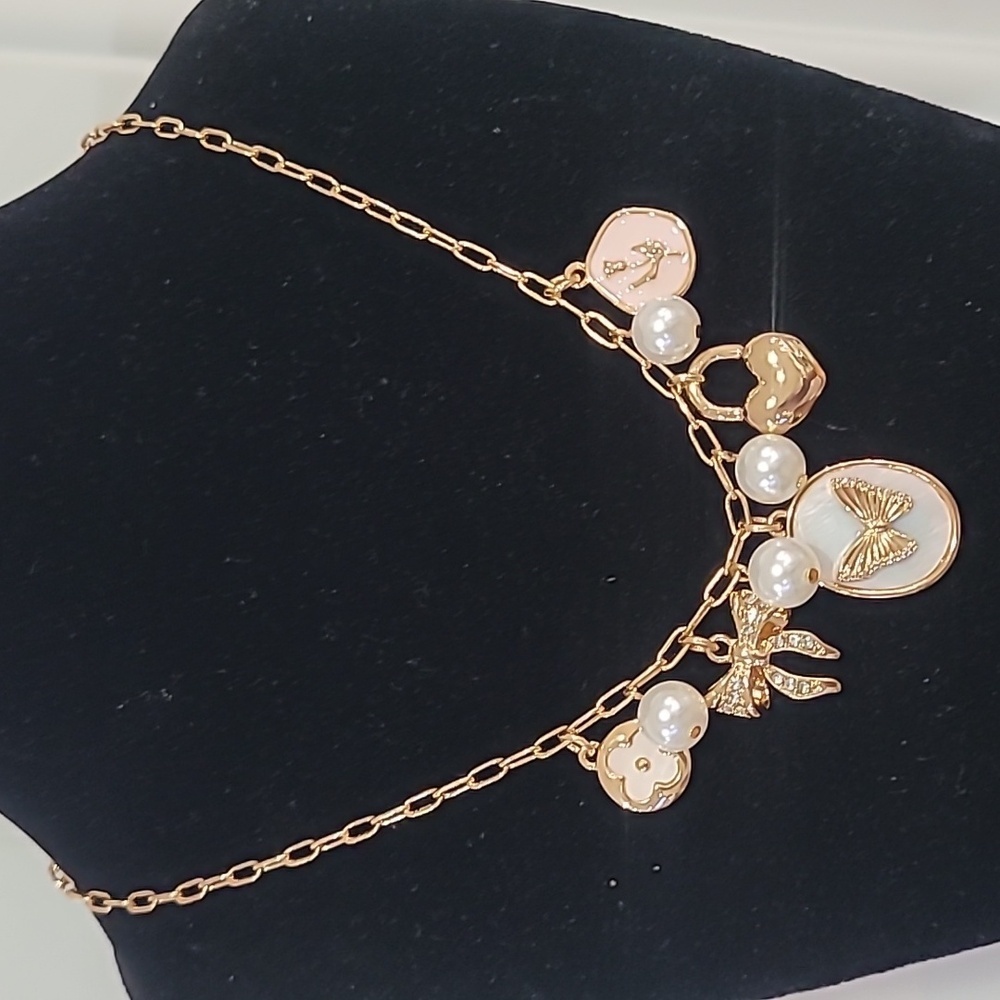 🔹️House of Harlow 🔹️1960 Gold Charm Glass Pearl 17" Butterfly Pendant Necklace